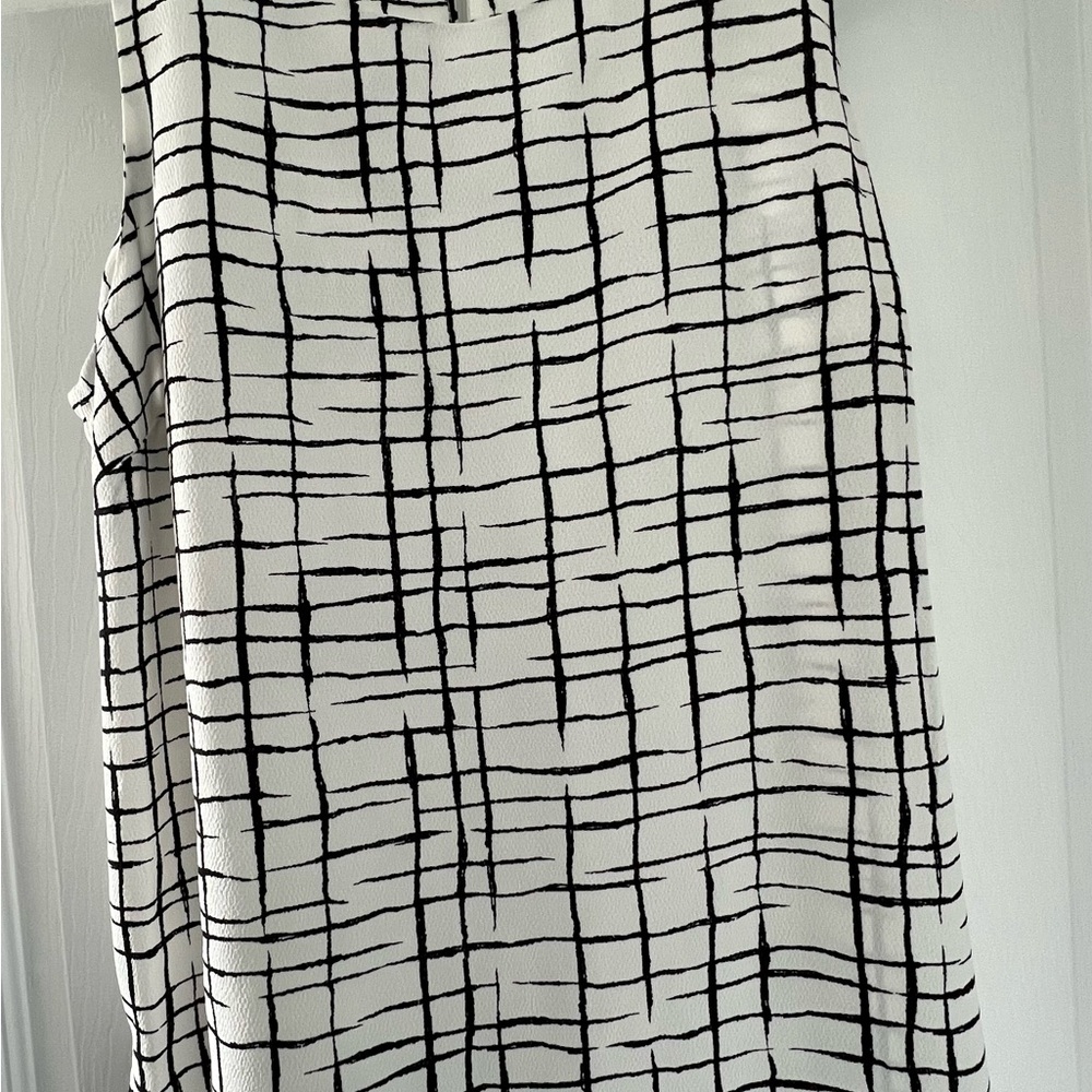 41 Hawthorne Elegant Black and White Grid Pattern Top- XS